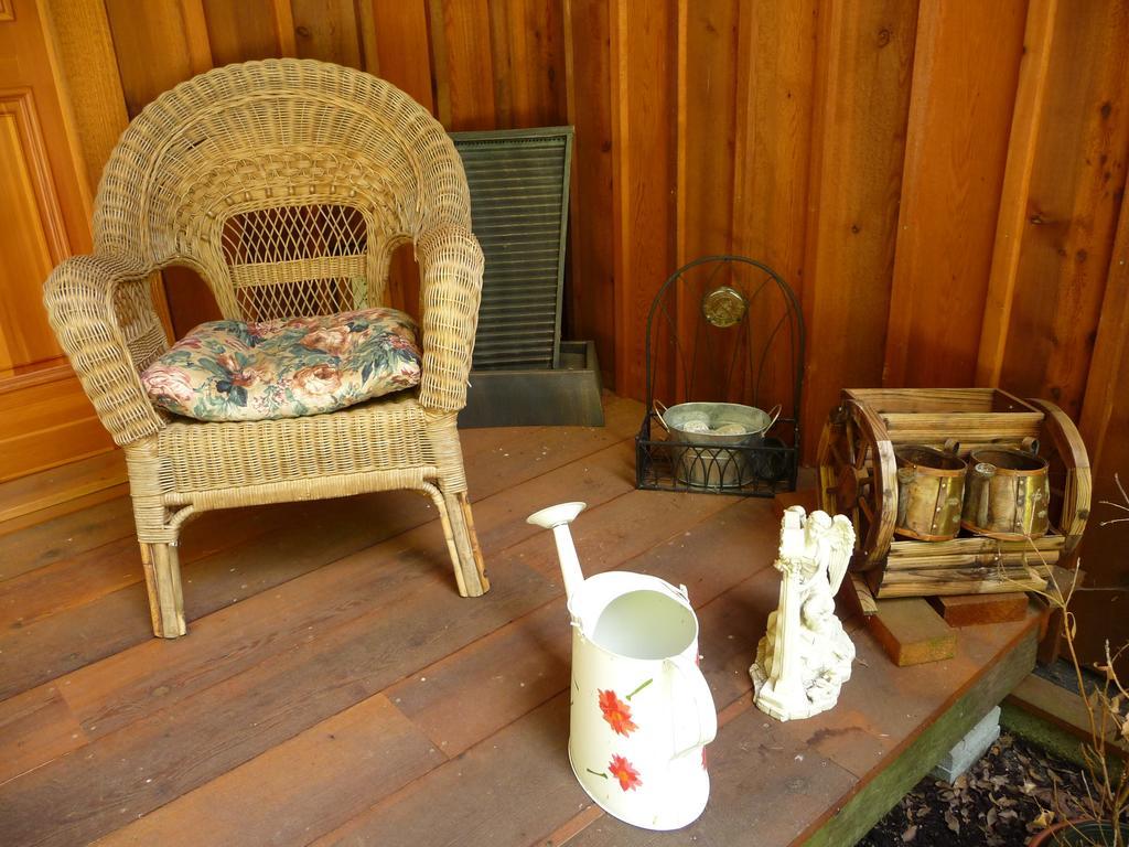 Davis Brook Retreat Acomodação com café da manhã Sechelt Exterior foto