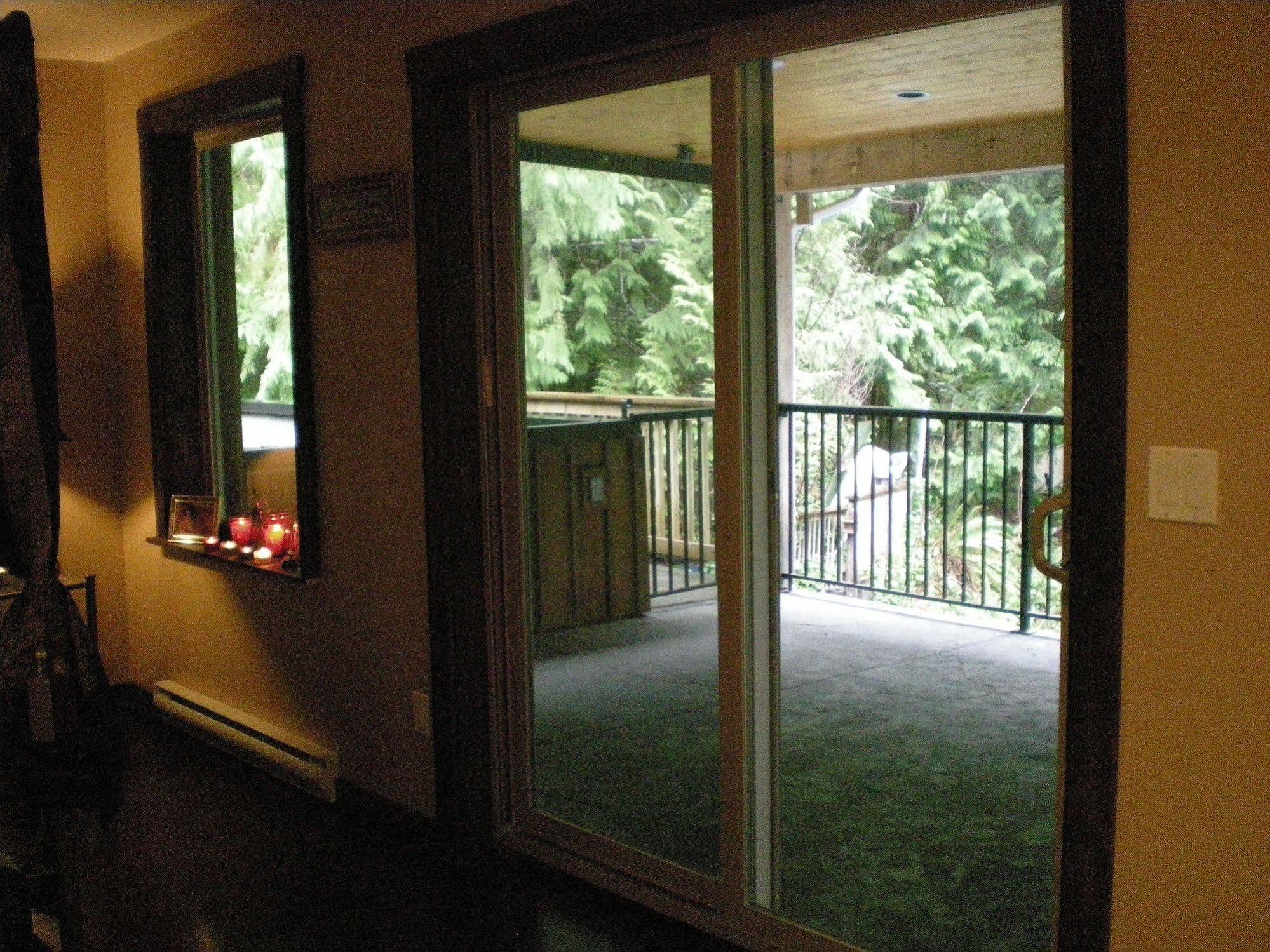 Davis Brook Retreat Acomodação com café da manhã Sechelt Exterior foto